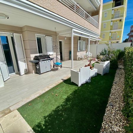 Appartamento Al Mare Con Giardino, Spiaggia E Piscina Alba Adriatica Exterior foto