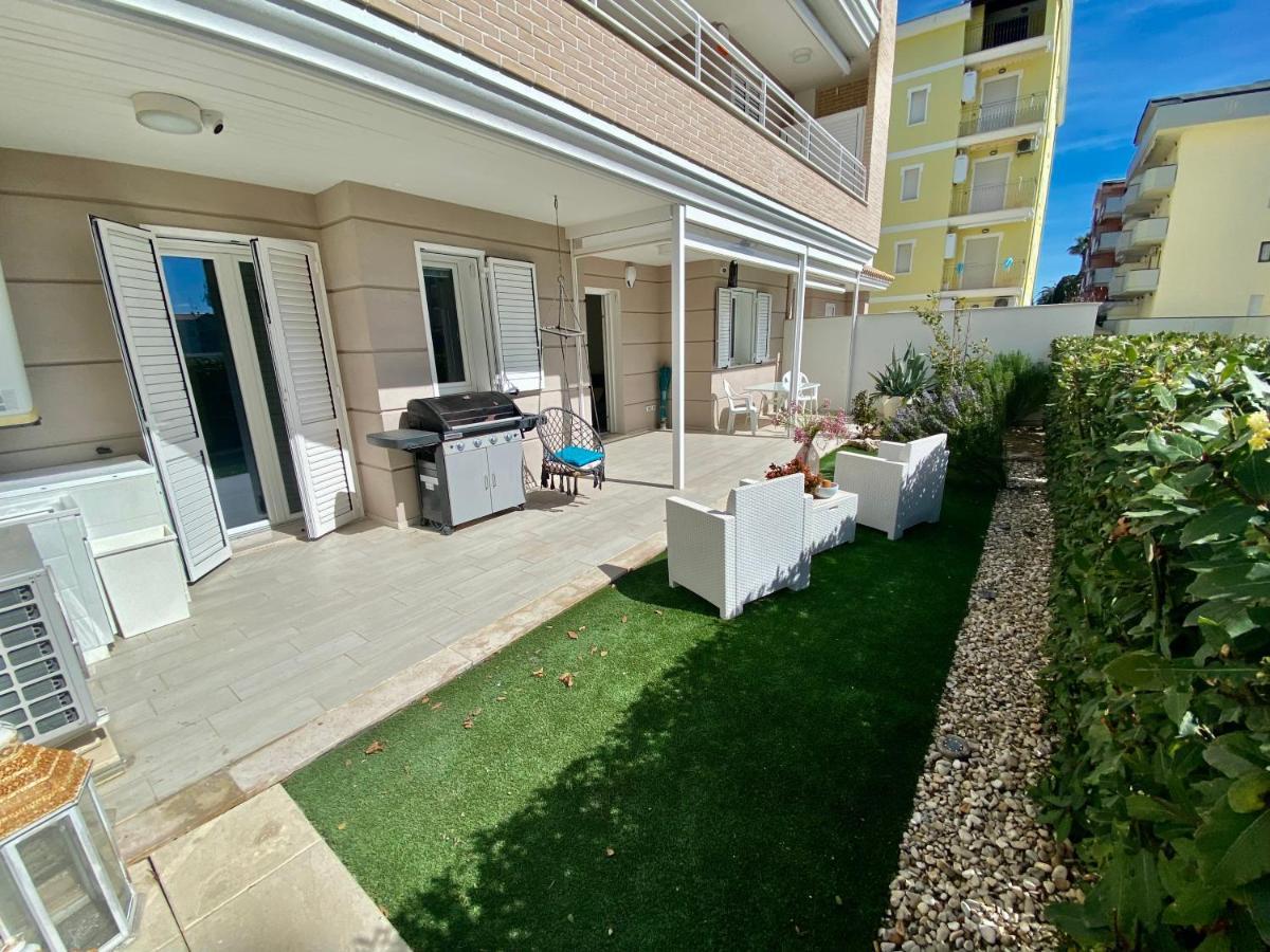 Appartamento Al Mare Con Giardino, Spiaggia E Piscina Alba Adriatica Exterior foto